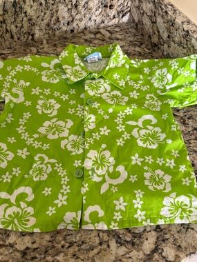 Boys size 4  Green Floral Button-Down Shirt summer Hawaiian print